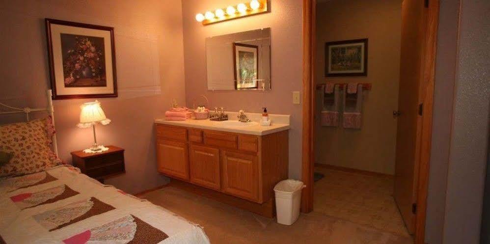 Western Pleasure Guest Ranch Sandpoint Extérieur photo